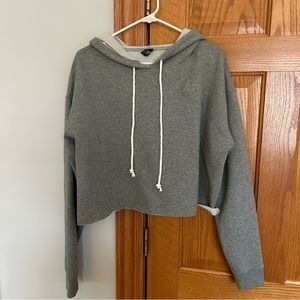 Wild Fable Cropped Heather Grey Sweatshirt in Size XL